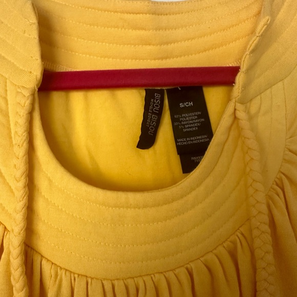 Yellow Scoop Neck Blouse with Braided Ties. Size small. - Picture 6 of 6